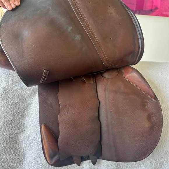 2011  Devocoux 18.5'' jumping saddle - Picture 3 of 5